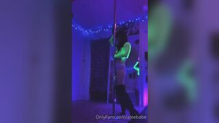 Aleebabe (Alee Babe aka Alee.babe) OnlyFans Leaks Kinky and Sweet Cumming Babe Porn Video 3