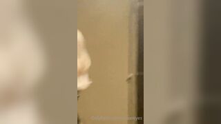 Avaxreyyes (Ava Reyes aka ARwaifuu) OnlyFans Leaks Florida Hooters Girl by day & your favorite E-Girl by night Porn 2