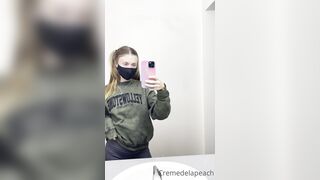 Cremedelapeach (Cream Dela Peach aka Cr3medelapeach) P3aches_n_cream 19 yo Single College Student Porn 3