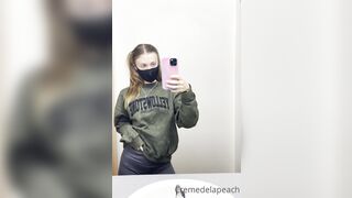 Cremedelapeach (Cream Dela Peach aka Cr3medelapeach) P3aches_n_cream 19 yo Single College Student Porn 3