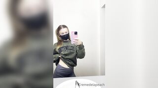 Cremedelapeach (Cream Dela Peach aka Cr3medelapeach) P3aches_n_cream 19 yo Single College Student Porn 3