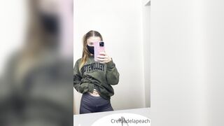 Cremedelapeach (Cream Dela Peach aka Cr3medelapeach) P3aches_n_cream 19 yo Single College Student Porn 3