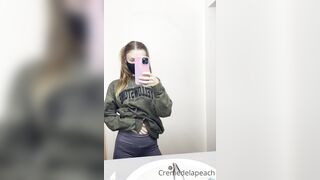 Cremedelapeach (Cream Dela Peach aka Cr3medelapeach) P3aches_n_cream 19 yo Single College Student Porn 3