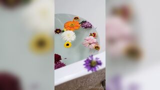 Bloomyogi (Emma Bloom aka Bloomyogi aka bloomyogi1) OnlyFans Leaks oftravelcouple Nature lover Porn 56