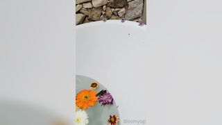 Bloomyogi (Emma Bloom aka Bloomyogi aka bloomyogi1) OnlyFans Leaks oftravelcouple Nature lover Porn 56