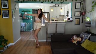 Bloomyogi (Emma Bloom aka Bloomyogi aka bloomyogi1) OnlyFans Leaks oftravelcouple Nature lover Porn 4