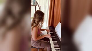 Bloomyogi (Emma Bloom aka Bloomyogi aka bloomyogi1) OnlyFans Leaks oftravelcouple Nature lover Porn 22