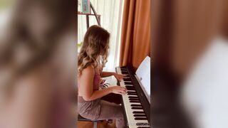 Bloomyogi (Emma Bloom aka Bloomyogi aka bloomyogi1) OnlyFans Leaks oftravelcouple Nature lover Porn 22