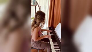 Bloomyogi (Emma Bloom aka Bloomyogi aka bloomyogi1) OnlyFans Leaks oftravelcouple Nature lover Porn 22