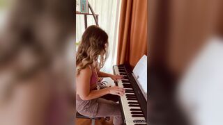 Bloomyogi (Emma Bloom aka Bloomyogi aka bloomyogi1) OnlyFans Leaks oftravelcouple Nature lover Porn 22