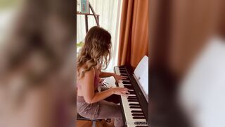 Bloomyogi (Emma Bloom aka Bloomyogi aka bloomyogi1) OnlyFans Leaks oftravelcouple Nature lover Porn 22