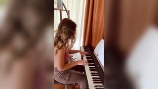 Bloomyogi (Emma Bloom aka Bloomyogi aka bloomyogi1) OnlyFans Leaks oftravelcouple Nature lover Porn 22