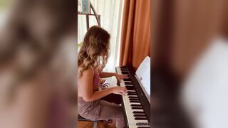 Bloomyogi (Emma Bloom aka Bloomyogi aka bloomyogi1) OnlyFans Leaks oftravelcouple Nature lover Porn 22