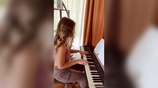 Bloomyogi (Emma Bloom aka Bloomyogi aka bloomyogi1) OnlyFans Leaks oftravelcouple Nature lover Porn 22