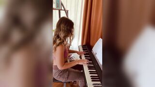 Bloomyogi (Emma Bloom aka Bloomyogi aka bloomyogi1) OnlyFans Leaks oftravelcouple Nature lover Porn 22