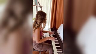 Bloomyogi (Emma Bloom aka Bloomyogi aka bloomyogi1) OnlyFans Leaks oftravelcouple Nature lover Porn 22