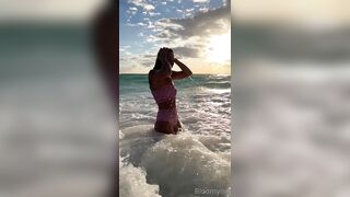 Bloomyogi (Emma Bloom aka Bloomyogi aka bloomyogi1) OnlyFans Leaks oftravelcouple Nature lover Porn 40