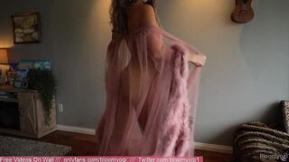 Bloomyogi (Emma Bloom aka Bloomyogi aka bloomyogi1) OnlyFans Leaks oftravelcouple Nature lover Porn 42