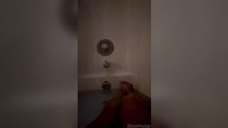 Bloomyogi (Emma Bloom aka Bloomyogi aka bloomyogi1) OnlyFans Leaks oftravelcouple Nature lover Porn 18