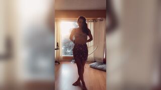 Bloomyogi (Emma Bloom aka Bloomyogi aka bloomyogi1) OnlyFans Leaks oftravelcouple Nature lover Porn 11