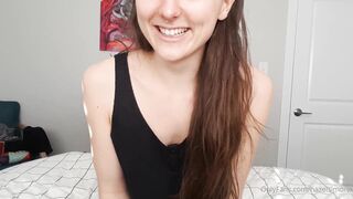 [22] Hazelsimone (Hazel Simone aka HAZZZ333L aka heyhazelsimone) OnlyFans Leaks MV's naughtiest girl