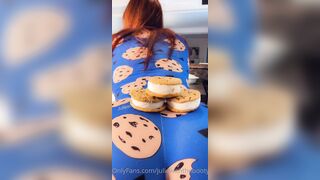 [26] Juliewiththecake (Julie with the Cake aka ) OnlyFans Leaks 45 yo Thicc Red Head Milf Porn