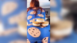 [26] Juliewiththecake (Julie with the Cake aka ) OnlyFans Leaks 45 yo Thicc Red Head Milf Porn