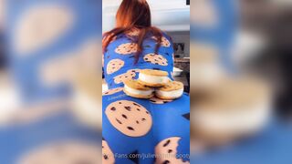 [26] Juliewiththecake (Julie with the Cake aka ) OnlyFans Leaks 45 yo Thicc Red Head Milf Porn