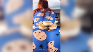 [26] Juliewiththecake (Julie with the Cake aka ) OnlyFans Leaks 45 yo Thicc Red Head Milf Porn