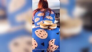 [26] Juliewiththecake (Julie with the Cake aka ) OnlyFans Leaks 45 yo Thicc Red Head Milf Porn