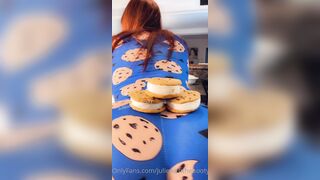 [26] Juliewiththecake (Julie with the Cake aka ) OnlyFans Leaks 45 yo Thicc Red Head Milf Porn