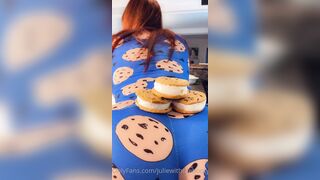 [26] Juliewiththecake (Julie with the Cake aka ) OnlyFans Leaks 45 yo Thicc Red Head Milf Porn