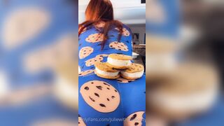 [26] Juliewiththecake (Julie with the Cake aka ) OnlyFans Leaks 45 yo Thicc Red Head Milf Porn