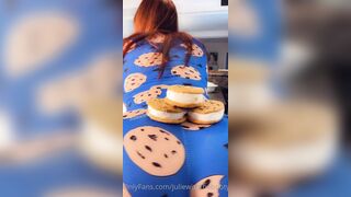 [26] Juliewiththecake (Julie with the Cake aka ) OnlyFans Leaks 45 yo Thicc Red Head Milf Porn