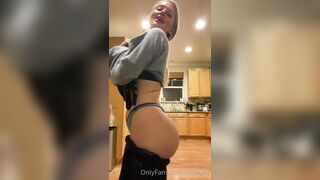 [298 of 427 Videos] Oliviamaebaee (Alliecatt aka Oliviamaebae) OnlyFans Leaks 22 yo Natural Big Booty