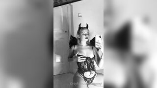 [204 of 207 Videos] Honeyl (Honey Evans aka HoneyEvans0) OnlyFans Leaks Sweet Little Honey Pot