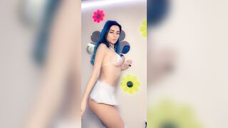 I love dressing slutty and shakin my ass - Jewelzblu OnlyFans Leaks