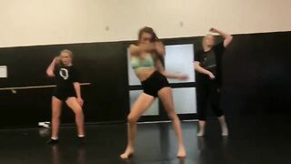 [470 of 3935 Vids] Bree Louise (bree_louisexoxo aka breebbydance) OnlyFans Leaks Nude