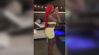 [1992 of 2462 Vids] Edwinacarlaisaac (Edwina) OnlyFans Leaks Nude Ebony