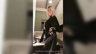 pretty_potatoo - Seductive blonde in full swing