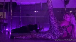 Aubreejmartin - Erotic Experiences A Steamy Encounter with a Stranger in a Bar