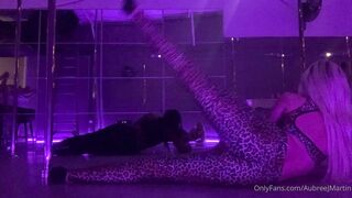 Aubreejmartin - Erotic Experiences A Steamy Encounter with a Stranger in a Bar