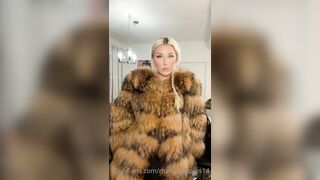 14MarieCruz Leaked -  Poolside Passion with a Busty Beauty