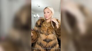 14MarieCruz Leaked -  Poolside Passion with a Busty Beauty