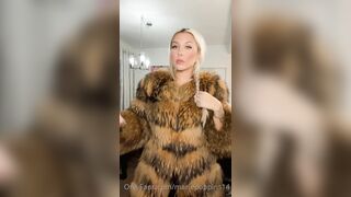 14MarieCruz Leaked -  Poolside Passion with a Busty Beauty