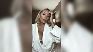 Mariepoppins14 Leaks -  Poolside Passion with a Busty Bombshell