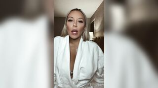 Mariepoppins14 Leaks -  Poolside Passion with a Busty Bombshell