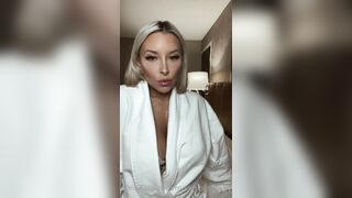 Mariepoppins14 Leaks -  Poolside Passion with a Busty Bombshell