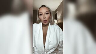 Mariepoppins14 Leaks -  Poolside Passion with a Busty Bombshell