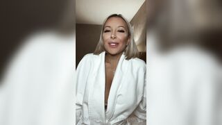 Mariepoppins14 Leaks -  Poolside Passion with a Busty Bombshell